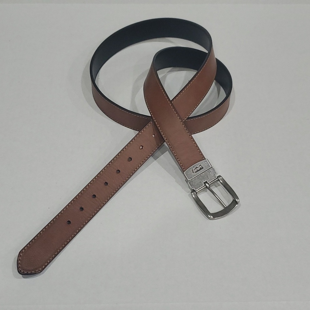 LEVIS LEATHER REVERSIBLE BELT SIZE 54-56
